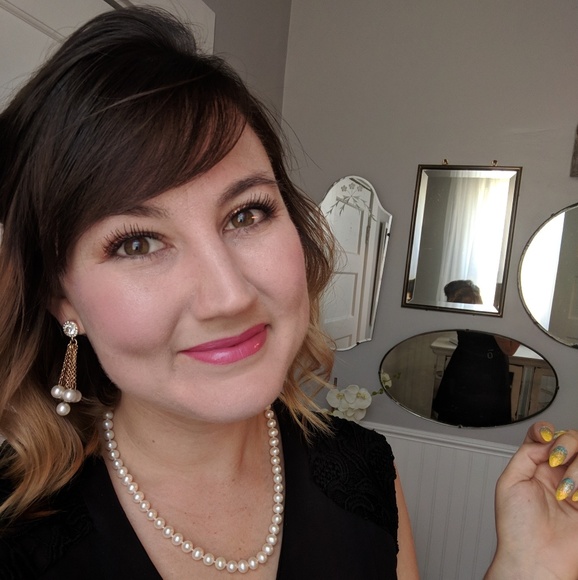 Meet your Posher, Cassandra - Picture 1 of 1